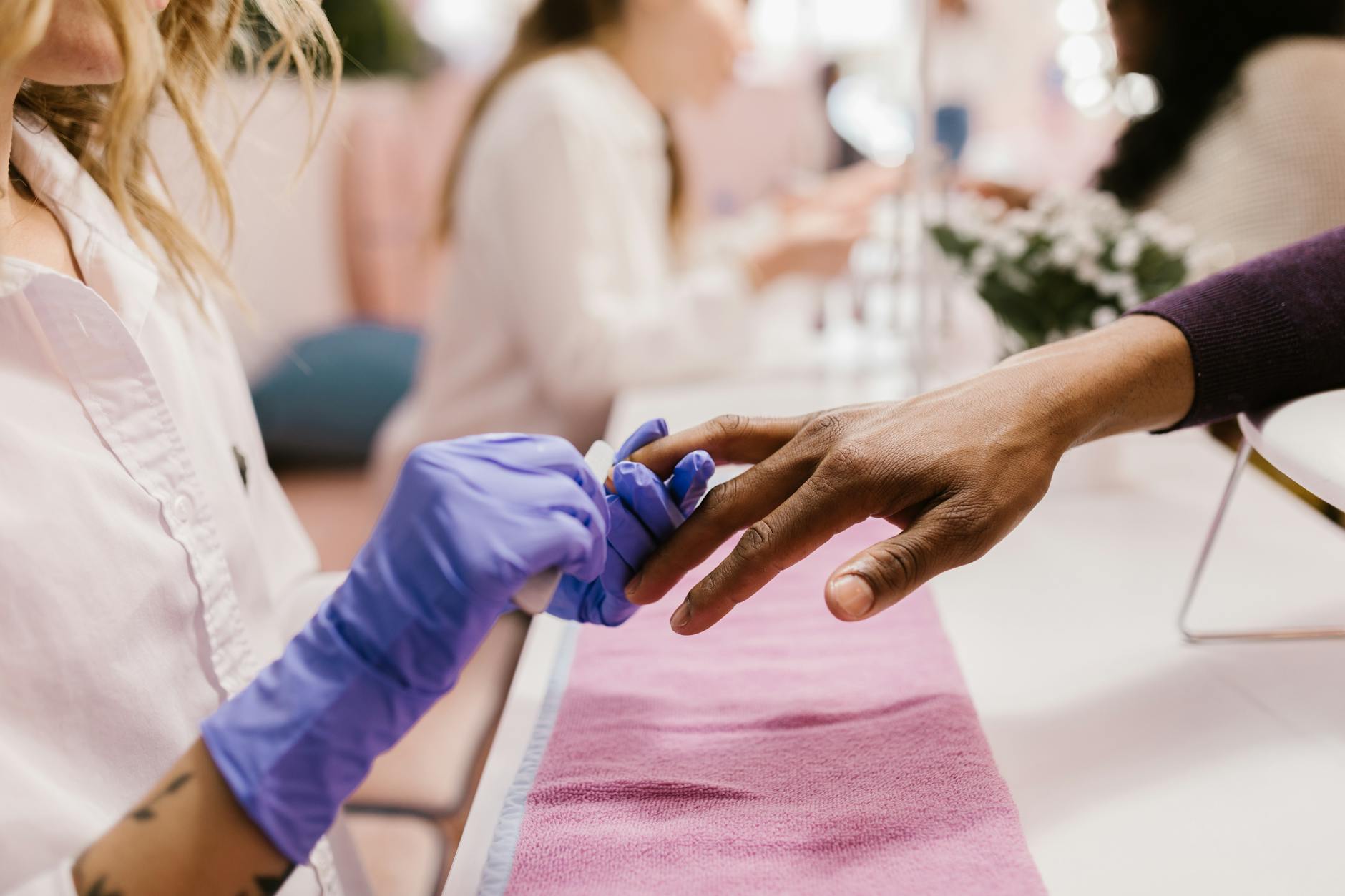 Professionelle Maniküre-Behandlung im Nail Paradise Klagenfurt